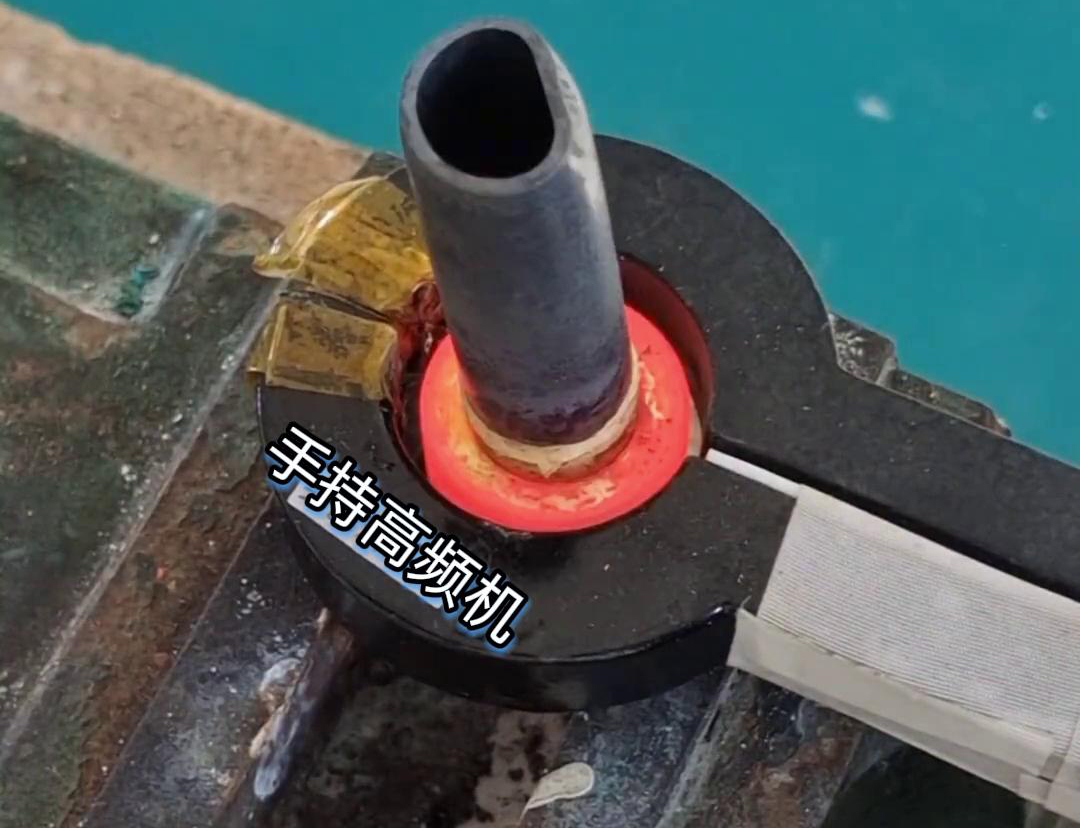 手持式高頻焊接機具有焊接速度快、焊接質(zhì)量高、操作簡單等優(yōu)點