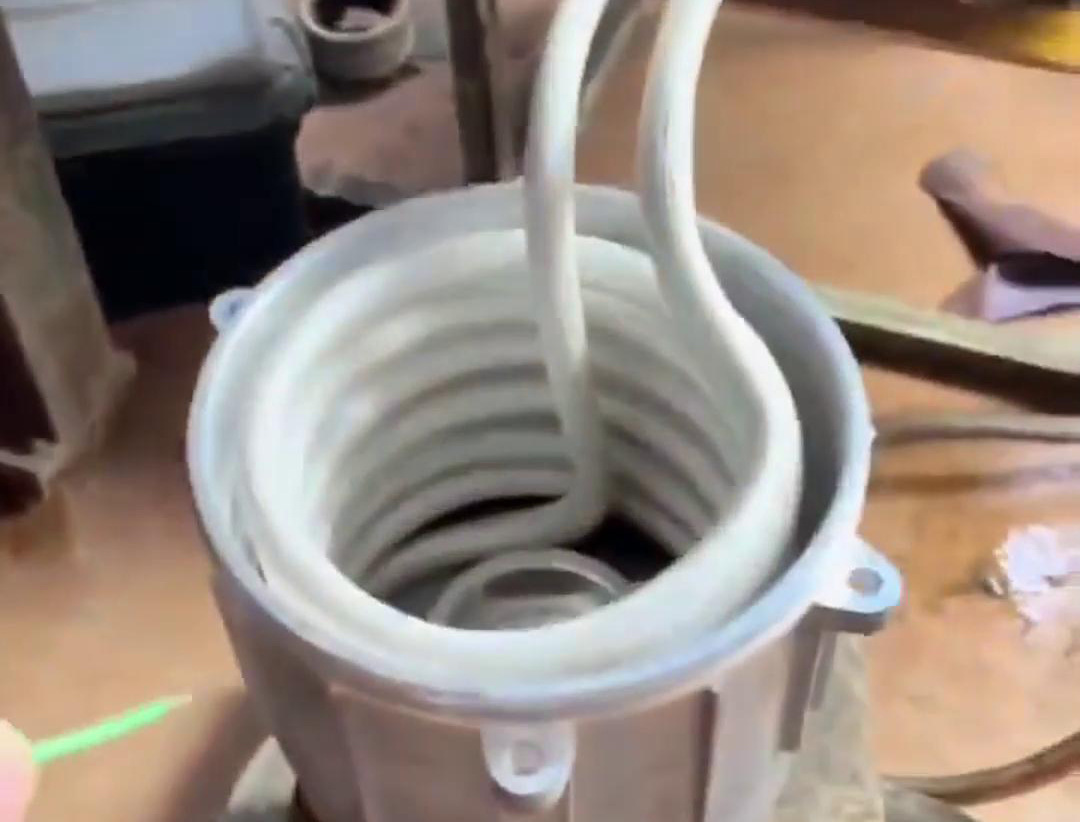 使用高頻機(jī)進(jìn)行電機(jī)熱套的優(yōu)點(diǎn)在于加熱速度快、溫度控制準(zhǔn)確、對(duì)材料影響小等